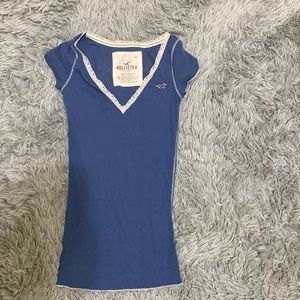 Hollister V-neck tshirt. Size small.